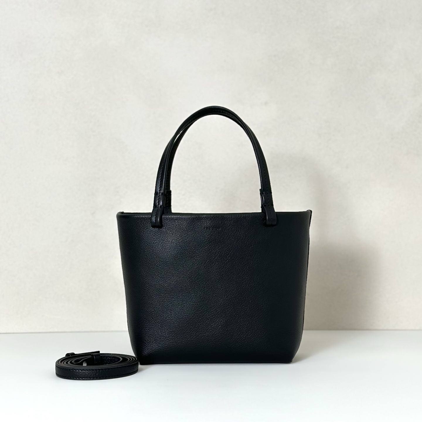 더 로우 스몰 파크 토트백  19X17X9cm