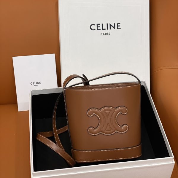셀린느 CUIR TRIOMPHE 미니소가죽 버킷백 10L433